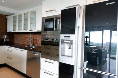 Kata Ocean View Condominium, Seaview & Luxury K12 Room Type - Three-Bedroom Apartment Kata Ocean View Condominium, Seaview & Luxury K12 Room Type - Three-Bedroom Apartment