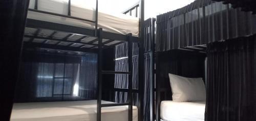 Chaweng best hotel and hostel samui - Tap to explore photos