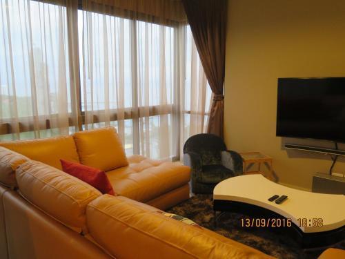 Two Bedrooms 31st Floor 100 Pattaya Bay Seaview - Tap to explore photos