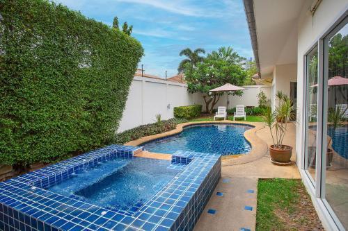 Magic Villas Pattaya - Tap to explore photos