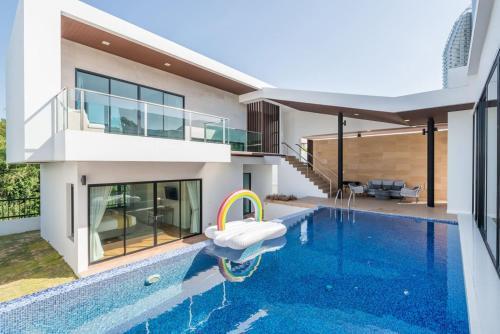 Movenpick Residences 3-Bedroom Pool Villa Beach Access, Na Jomtien Pattaya