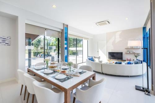 Movenpick Residences 3-Bedroom Pool Villa Beach Access, Na Jomtien Pattaya - Tap to explore photos