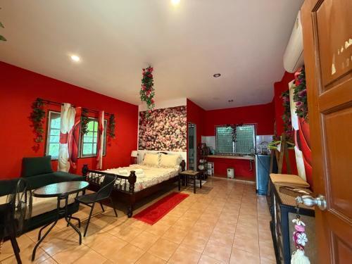 Rose bungalow at Ya Nui beach
