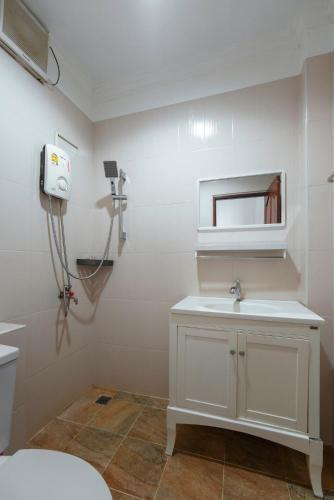 Passion Nai Harn Guesthouse - Tap to explore photos