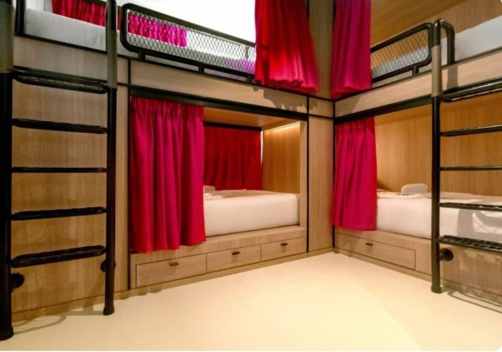 SocialTel Koh Samui Room Type - Quadruple Room with Private Bathroom