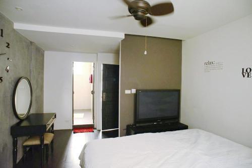 Inner Old Town 196 Chic Guesthouse - self check in - Tap to explore photos