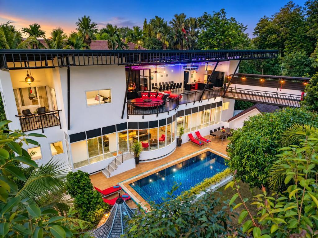 Chalong - 10 BR Private Pool Villa - Villa Nap Dau - Phuket
