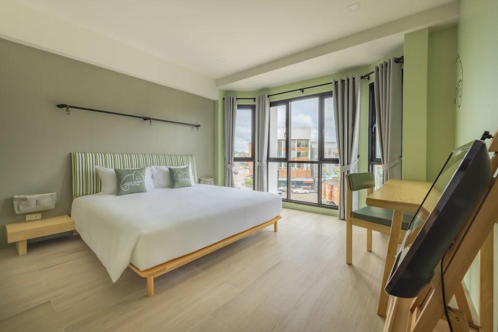 Chamemon Bed Phuket Town Room Type - Deluxe Double Room