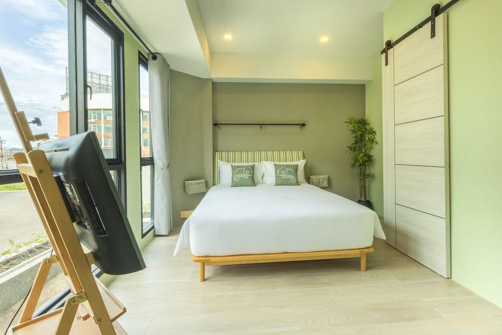 Chamemon Bed Phuket Town Room Type - Superior Double Room