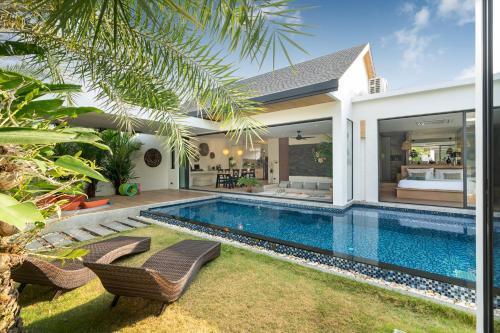 Villa Kalliste Phuket - Lush Garden Escape - Tap to explore photos