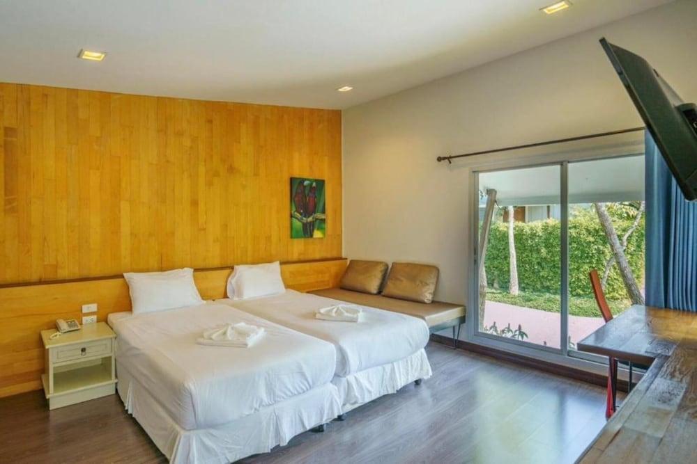 IP Plus Pool Villa Pattaya Room Type - Deluxe Villa, 1 Bedroom, Pool View