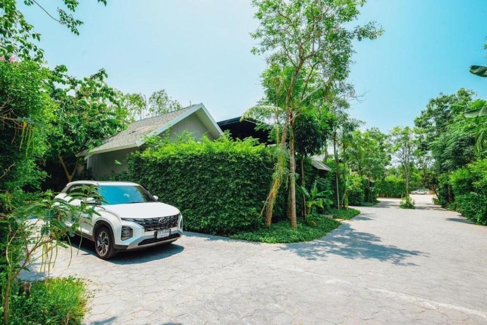 IP Plus Pool Villa Pattaya Room Type - Grand Villa, Pool View IP Plus Pool Villa Pattaya Room Type - Grand Villa, Pool View