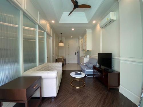 Grand Florida Holiday Home - Tap to explore photos