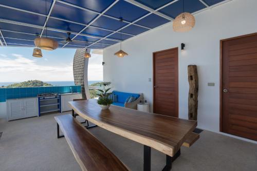 Villa La Moon - Luxury Sea View Retreat - Tap to explore photos