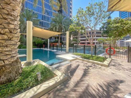 Silkhaus high floor 1BDR in Southridge - Tap to explore photos