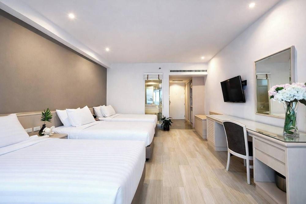 FuramaXclusive Pratunam Park Hotel Room Type - Triple Room