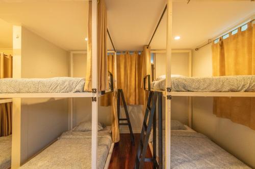 Dara Three Hostel ดาราตรี - Tap to explore photos