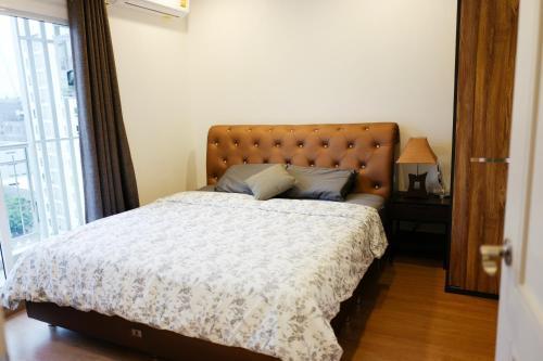 Gsuite Glamorous Apartment - Tap to explore photos
