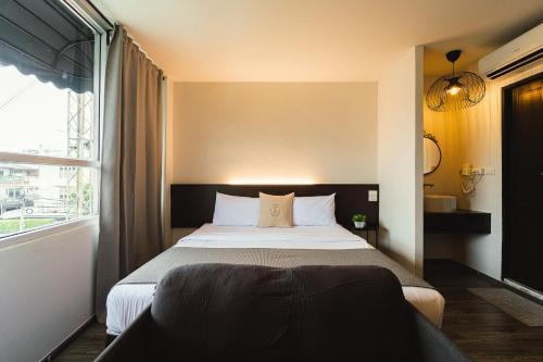 Tim Mansion Room Type - Standard Double Room Sofa with Mountain View