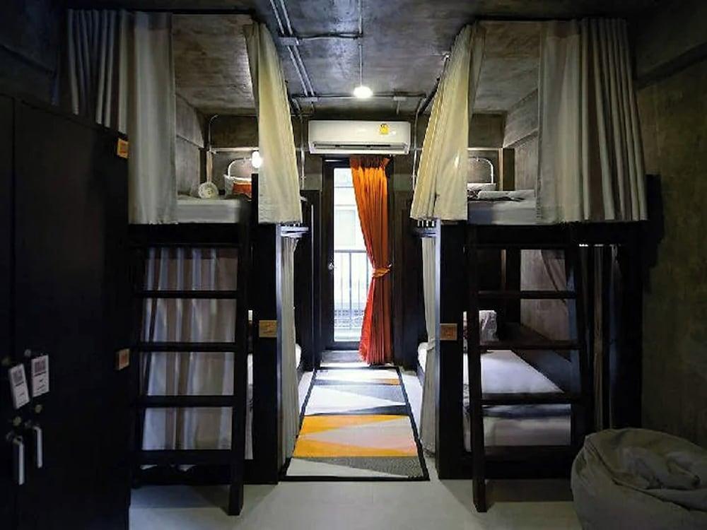 Photohostel - Tap to explore photos