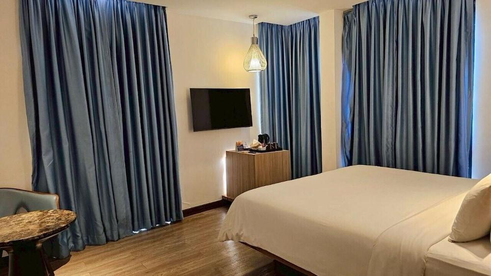 Uno Express Room Type - Deluxe Corner Room