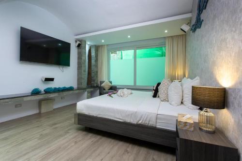 Villa Beyond-Namaste 16 Bedroom Fully Staffed Seaview Villa - Tap to explore photos