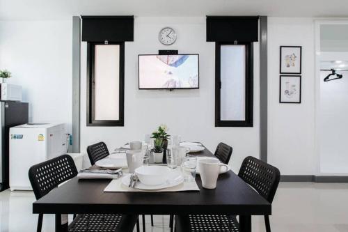 P4 Silom Large 2beds full kitchen WIFI 4-6pax - Tap to explore photos
