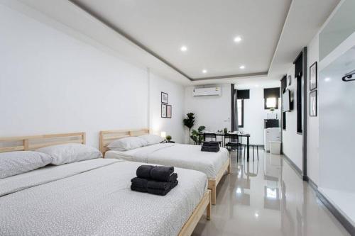 P4 Silom Large 2beds full kitchen WIFI 4-6pax - Tap to explore photos