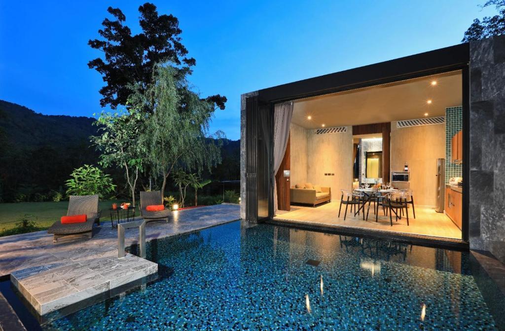 Seclusion in the mountains, villa near Kamala beach - Tap to explore photos