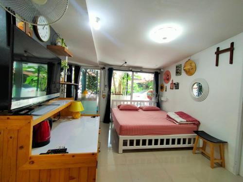 Ruenthip Homestay - Tap to explore photos
