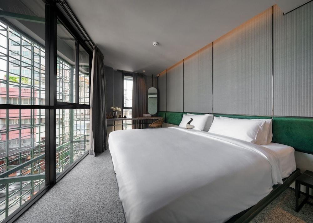 Goose Living Bangkok BTS Phra Khanong Room Type - Wild Balcony
