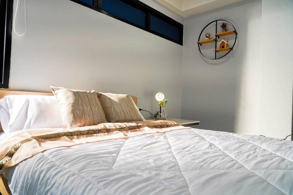 BnB98 Silom Hotel Room Type - Superior Double Room