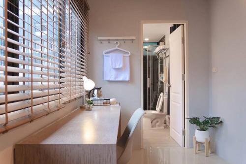 BnB98 Silom Hotel - Tap to explore photos