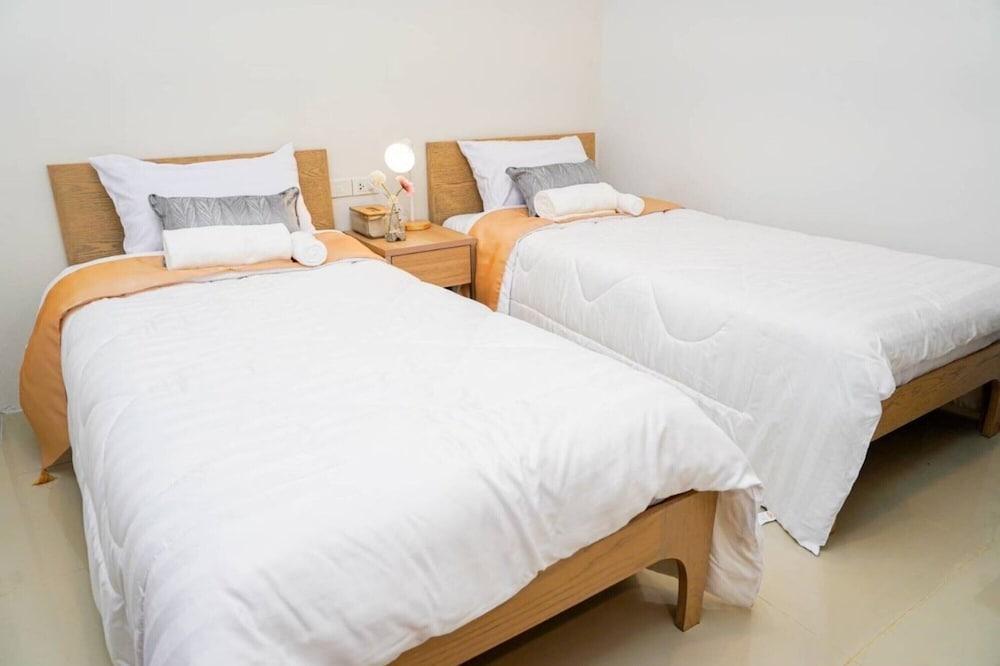 BnB98 Silom Hotel Room Type - Standard Twin Room, Shared Bathroom