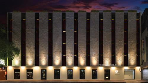 The Gravitique Hotel Khaosan - Tap to explore photos