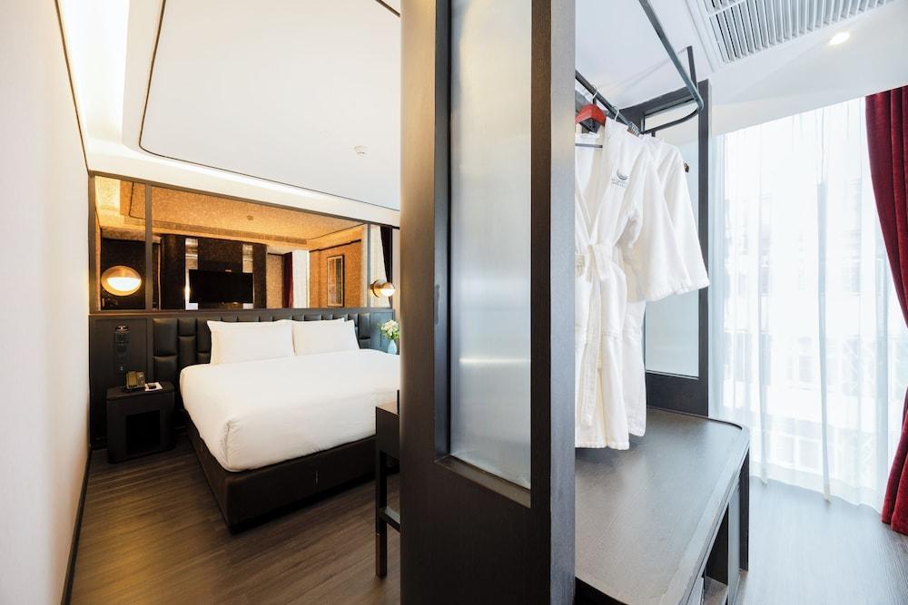 The Gravitique Hotel Khaosan Room Type - Superior Room