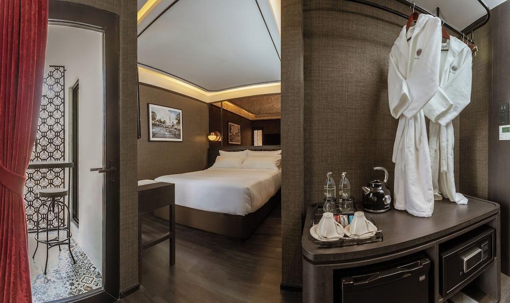 The Gravitique Hotel Khaosan - Tap to explore photos