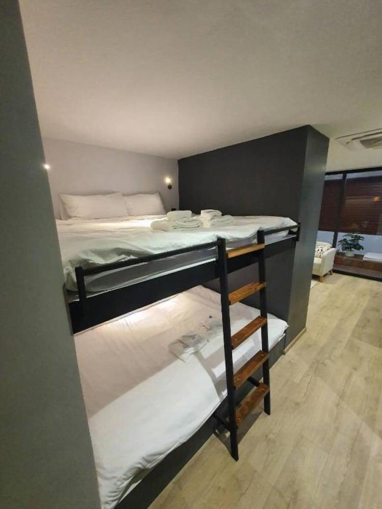 The Nhorm Hotel Ratchada Room Type - Deluxe Family Room with Balcony