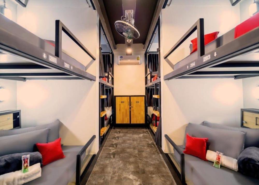 Episode 11 Hostel Sukhumvit - Tap to explore photos