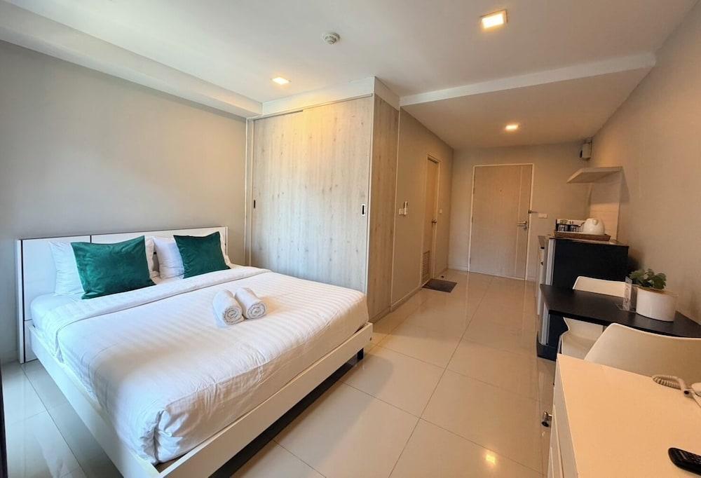 LKN Grand Ratchathewi Room Type - Studio, 1 King Bed