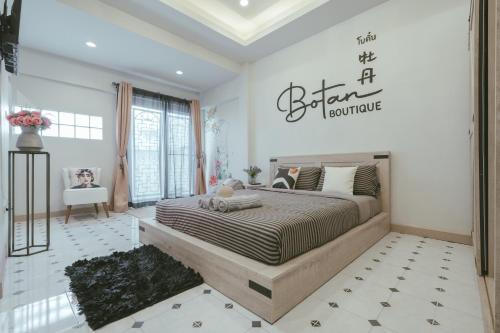 Botan Boutique Hotel Room Type - Queen Room with Balcony