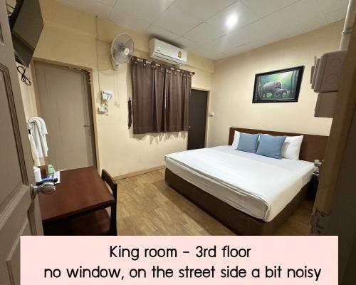 Achcha hotel - itsaraphap MRT station - Wat Arun - Tap to explore photos