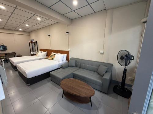 Achcha hotel - itsaraphap MRT station - Wat Arun - Tap to explore photos
