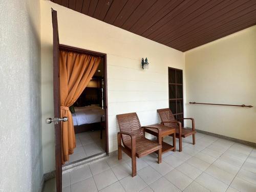 Phuket Leelavadee Hua Ting Resort - Tap to explore photos