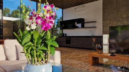 Villa Obsidian, sea view and walk to Choeng Mon beach - Tap to explore photos