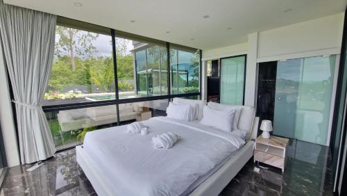 Villa Obsidian, sea view and walk to Choeng Mon beach - Tap to explore photos
