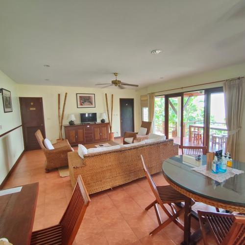 Baiyok Villa seaview and edge pool - Tap to explore photos