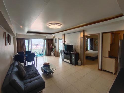 Condo Minium Patong Phuket Room Type - Family Room with Mountain View