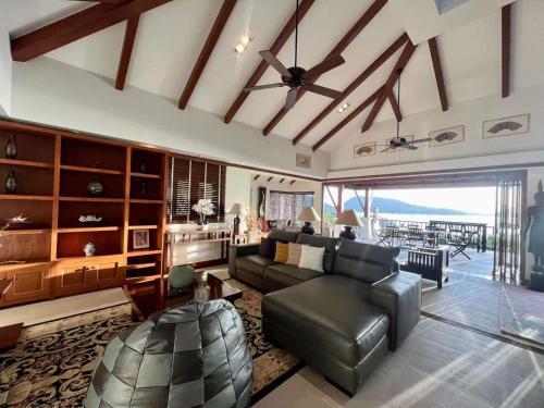Patong Seaview Luxury Villa Penda - Tap to explore photos