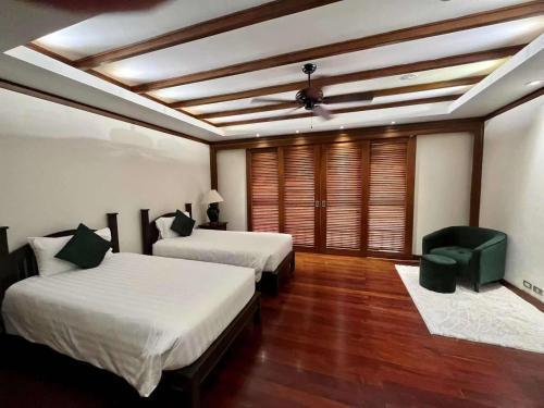 Patong Seaview Luxury Villa Penda - Tap to explore photos